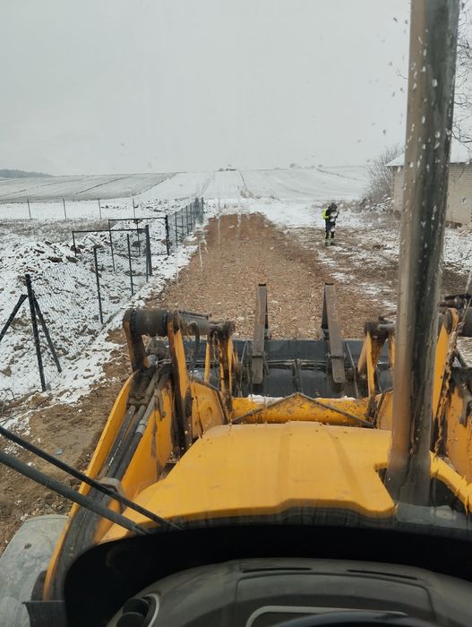 Usługi Koparko-Ładowarką JCB, koparką obrotową, kucie młotem 3CX
