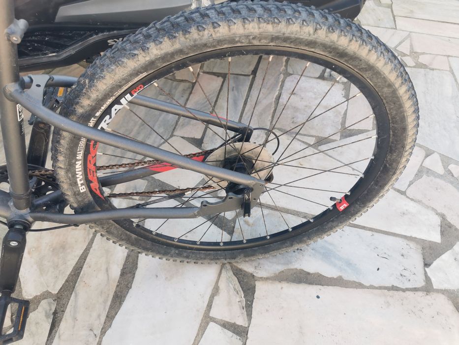 Bicicleta B'twin com  quadro em alumínio