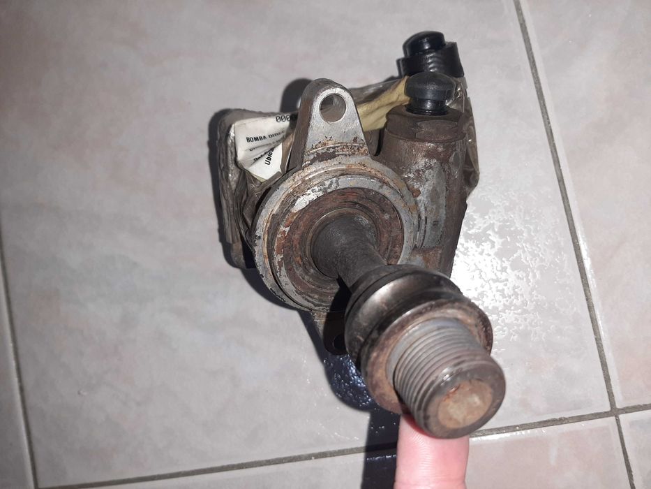 Vendo bomba de direçāo Chrysler Voyager turbo disel 2500 gasoleo