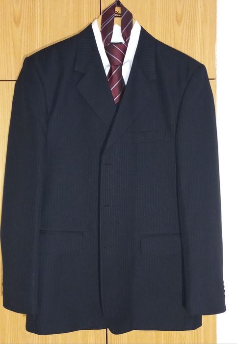 Костюм тройка классический . Р.48