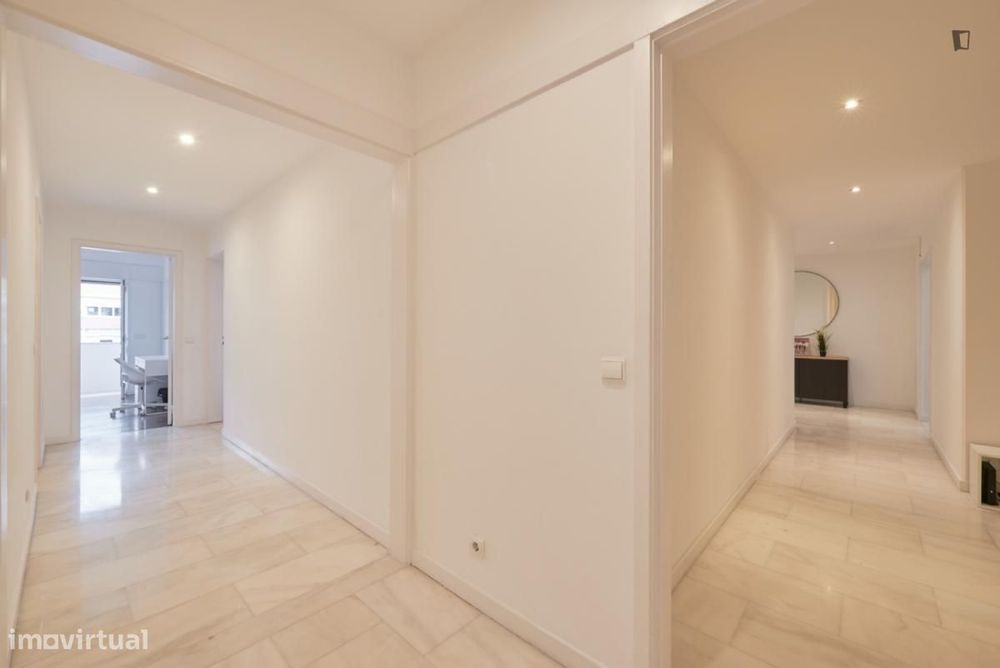 Quarto - localizado em Entrecampos Lisbon