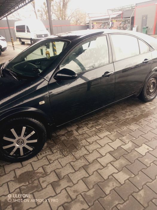 Нісан примера 2002 року.