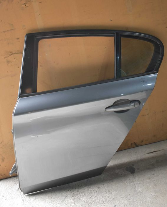 Porta traseira esquerda bmw E87