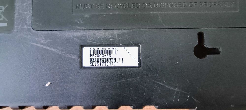 ДБЖ APC BackUPS ES700 BE700G-RS (б/у)