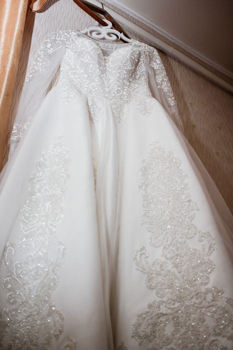 Весільна сукня 46 розміру