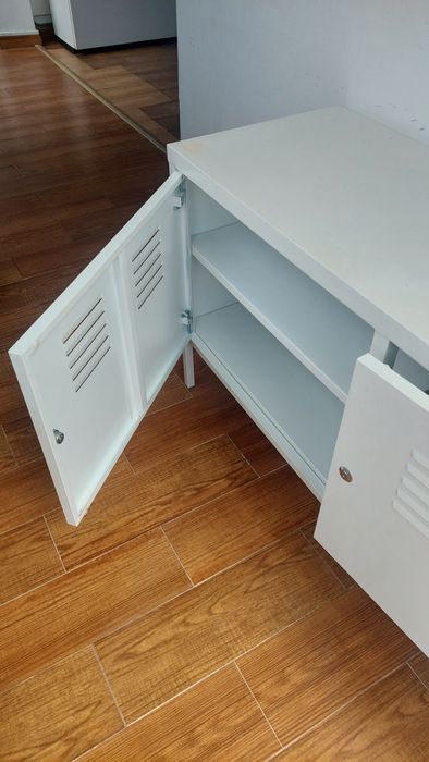 Armário  Metálico Branco 118cm - 2 Portas com Ventilação (usado)