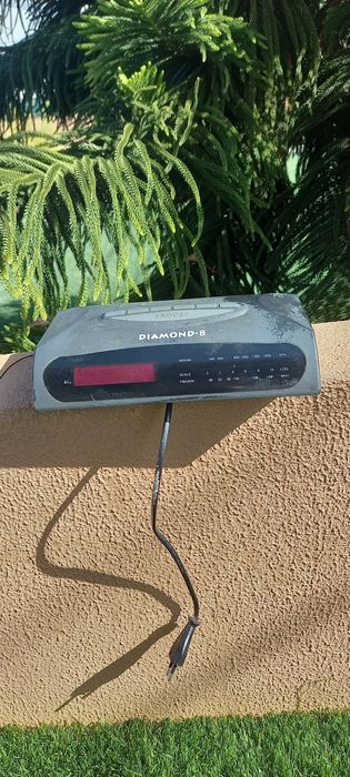 Rádio despertador usado