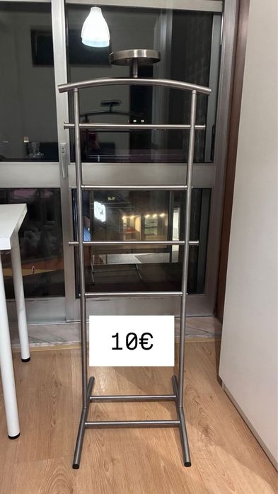 Camiseiro porta fatos