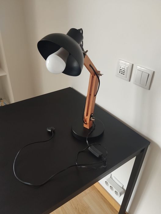 Candeeiro de mesa preto