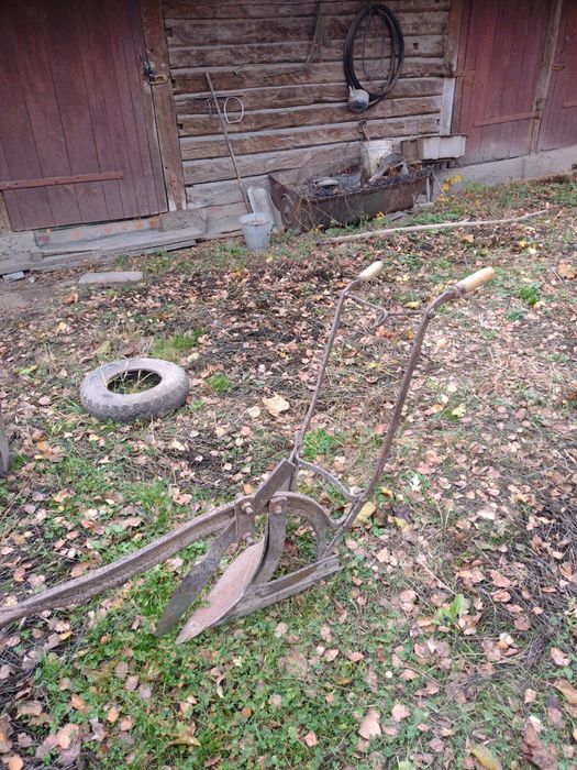 Плуг кінний металевий