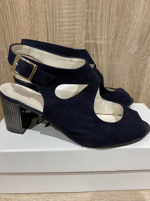 Buty na obcasie  r.39