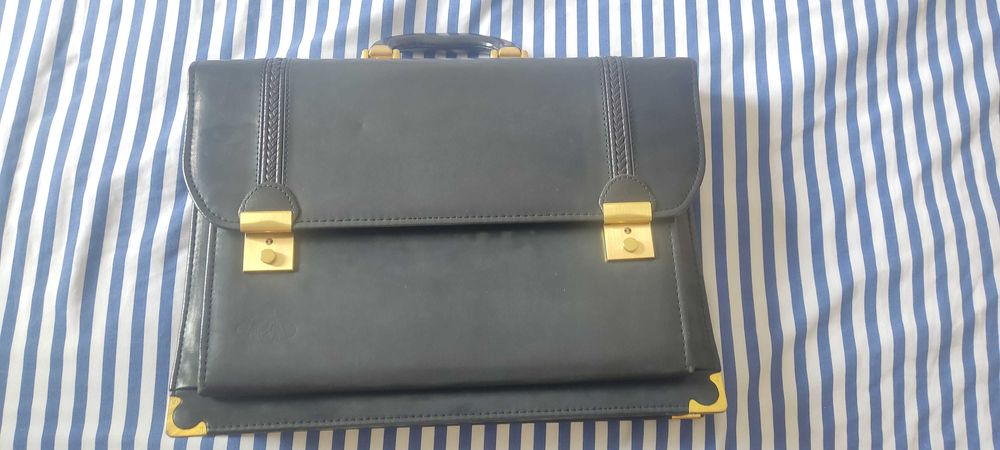 Vendo mala semi nova.