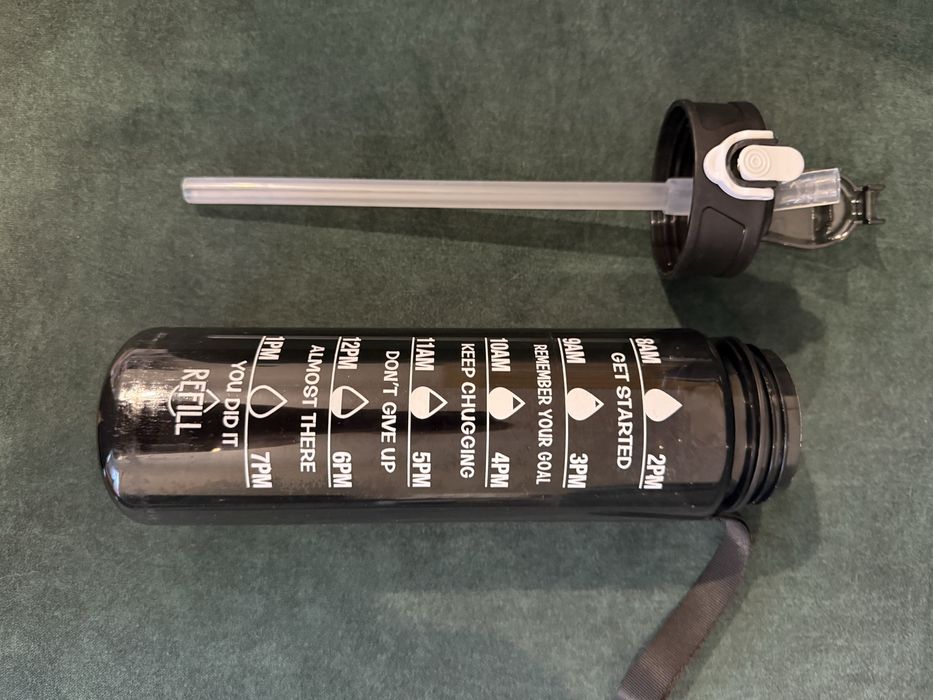 Bidon Motywacyjny z Miarą Czasu i Objętości – 750ml – Stan Idealny!