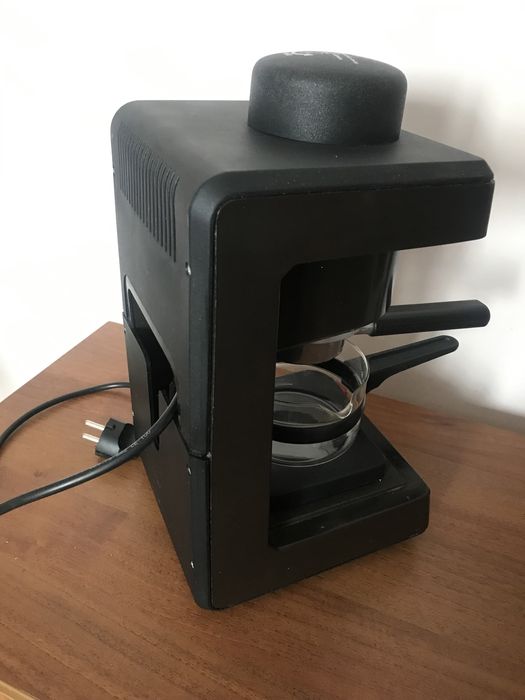 Електрична кавоварка на 6 порцій