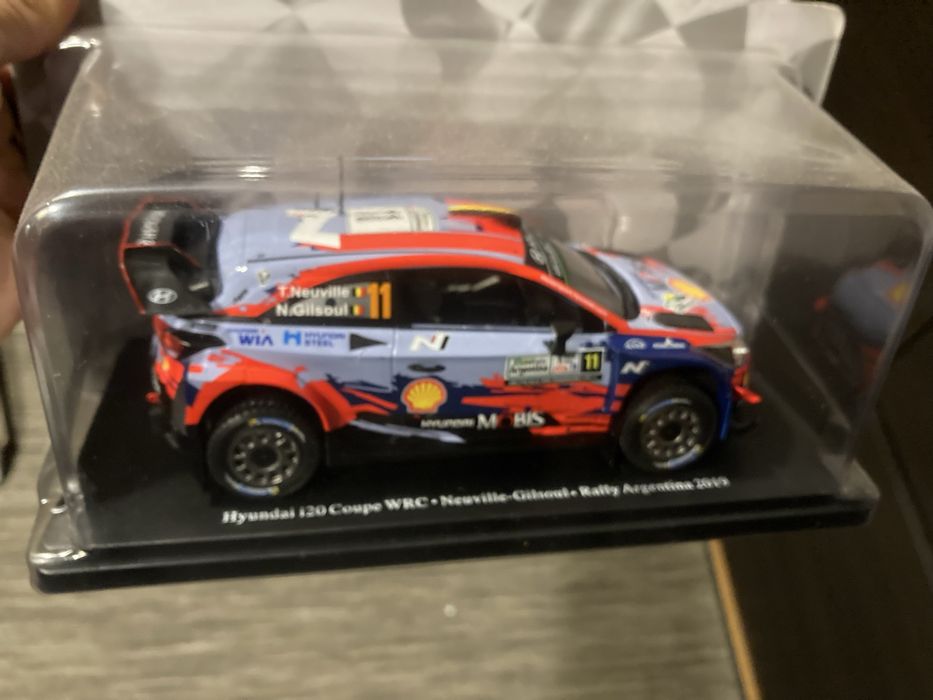 Vendo miniatura do carro de Rally da Hyundai