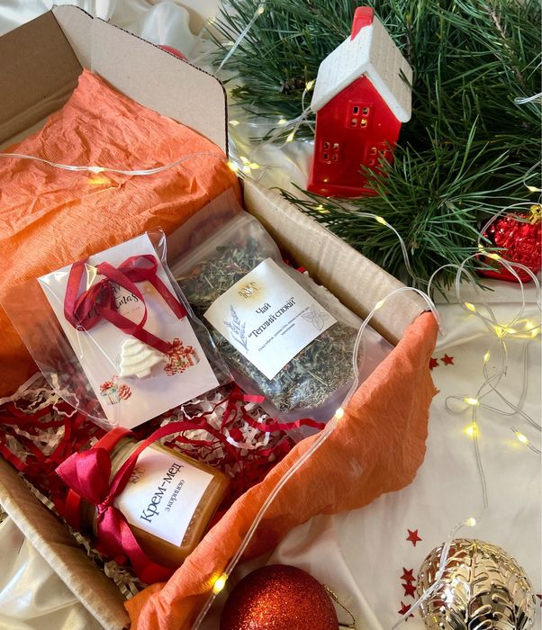 Подарунковий бокс -крем-мед, чай, аромасаше