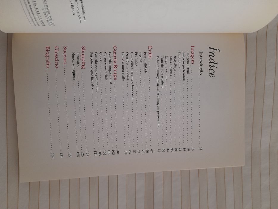 Livro "tanta roupa e nada para vestir"