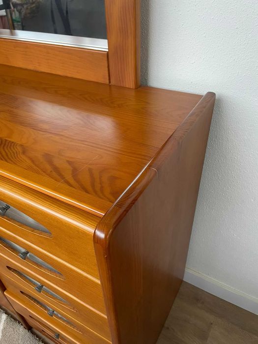 Cómoda de quarto com espelho