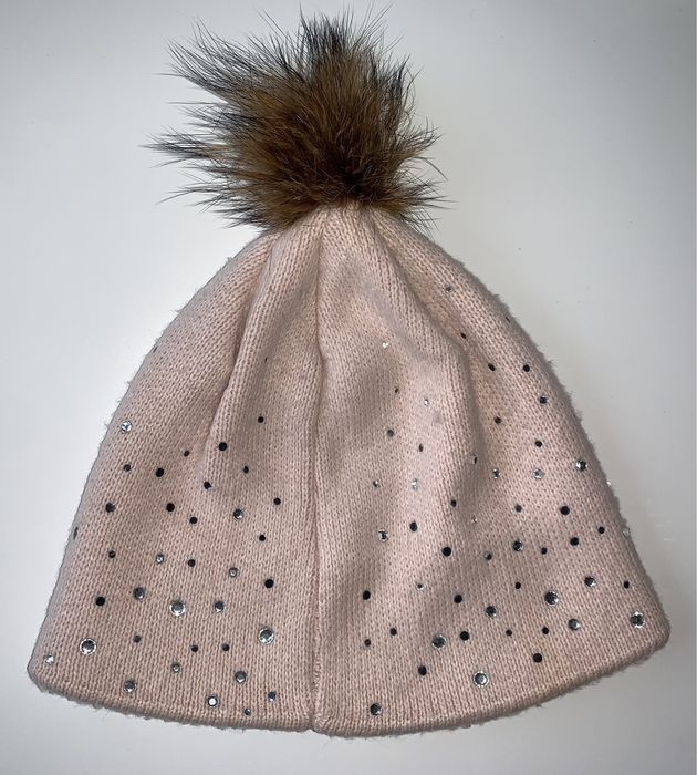 Damska czapka zimowa z pomponem i cyrkoniami