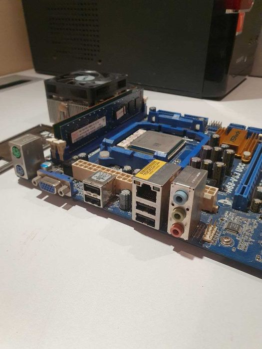 Комплект AMD Athlon II X2 270 / ASROCK N68-VS3 UCC / 4gb ОЗУ / кулер