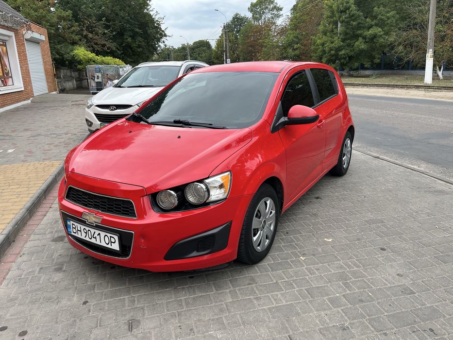 Продам CHEVROLET SONIK  2015 год  Автомат