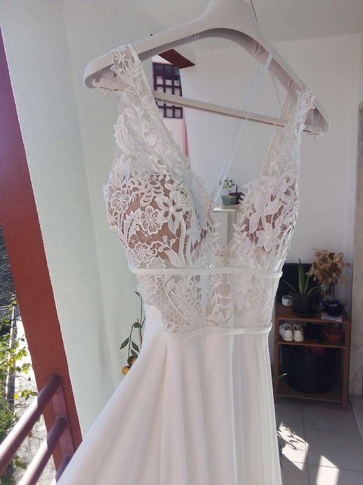 Vestido de noiva elegante e fluido como novo