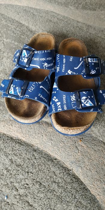 Klapki chłopięce.