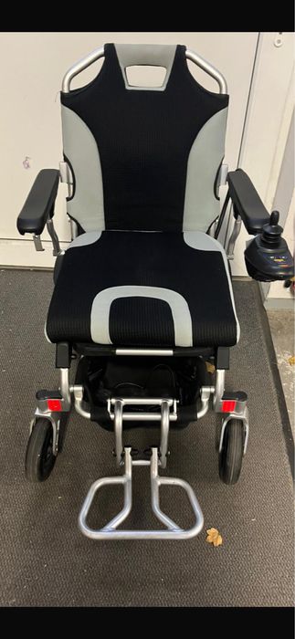 Wózek inwalidzki elektryczny składany   ultra lekki   Nowy