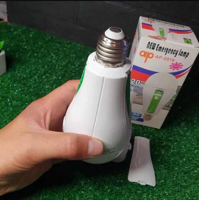 РАСПРОДАЖА ! Акумуляторна лампочка в цоколь аварійна лампа LED E27/20W