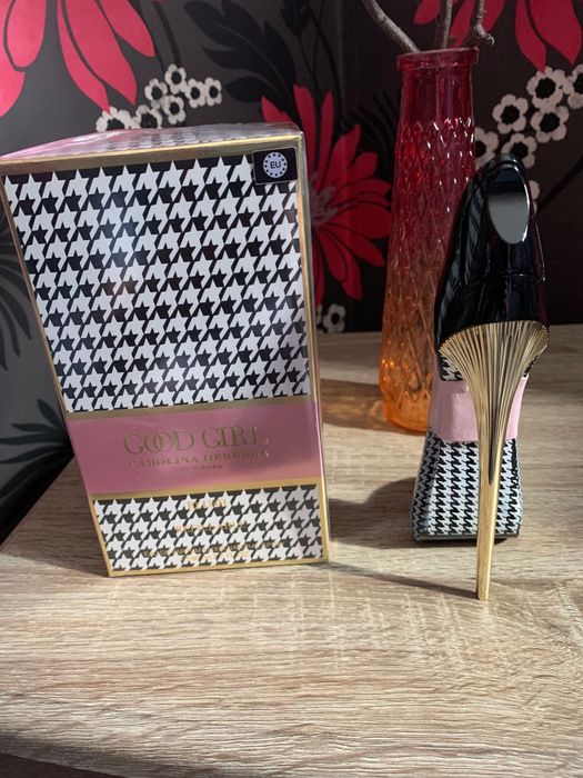 Парфумована вода Carolina Herrera Good girl Blush Tweed talk