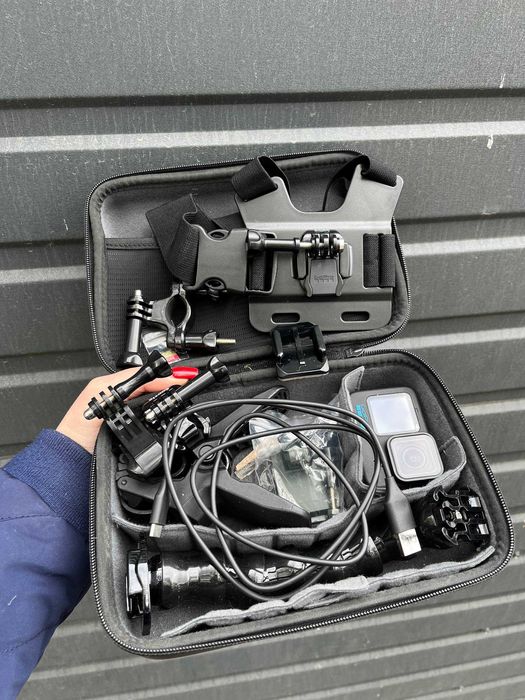 Екшн-камера GoPro Hero 11 + кріплення на шолом