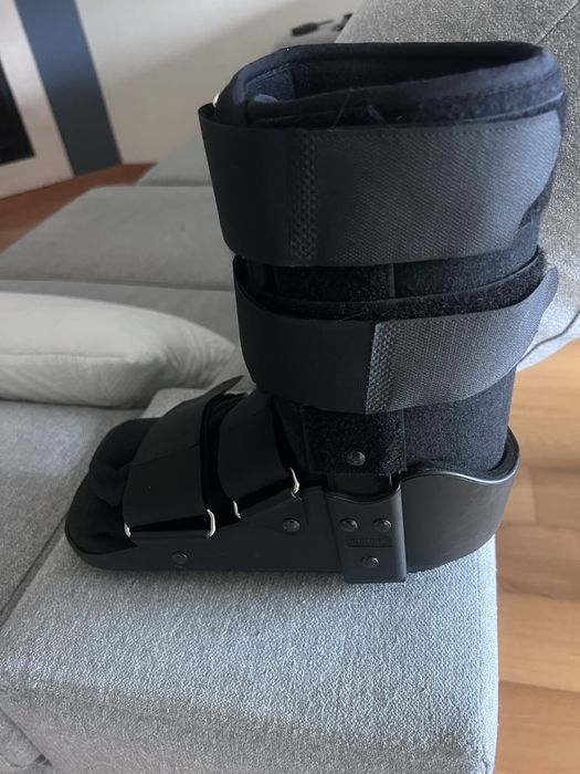 Bota walker praticamente nova