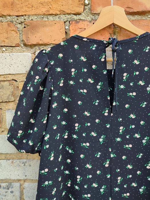 Sukienka w kwiatki H&M
