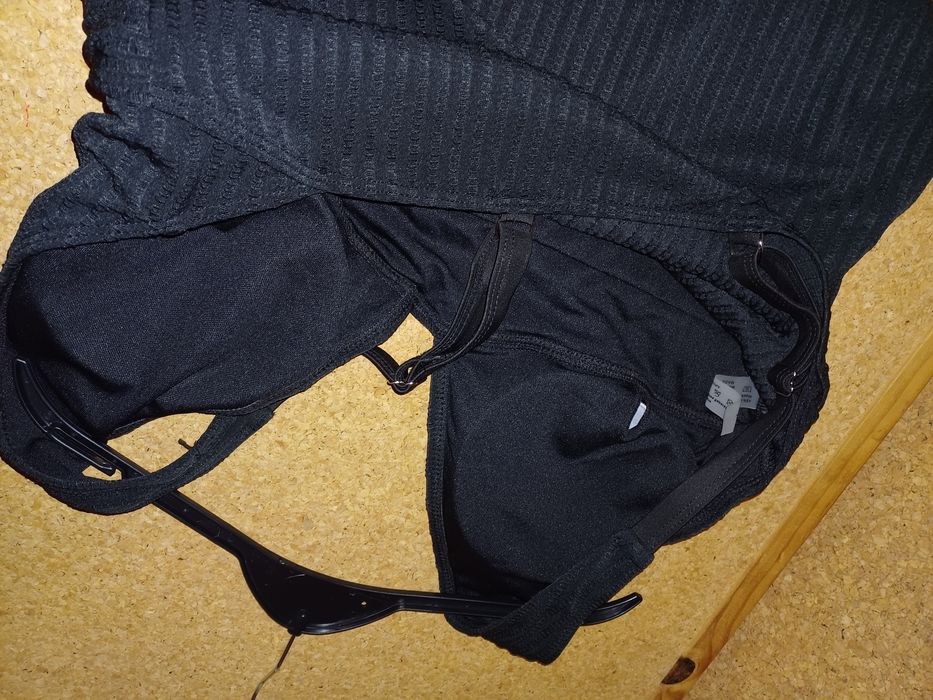 Fato de banho tamanho XL. Novo.
Preto.. 
Veste muito bem.