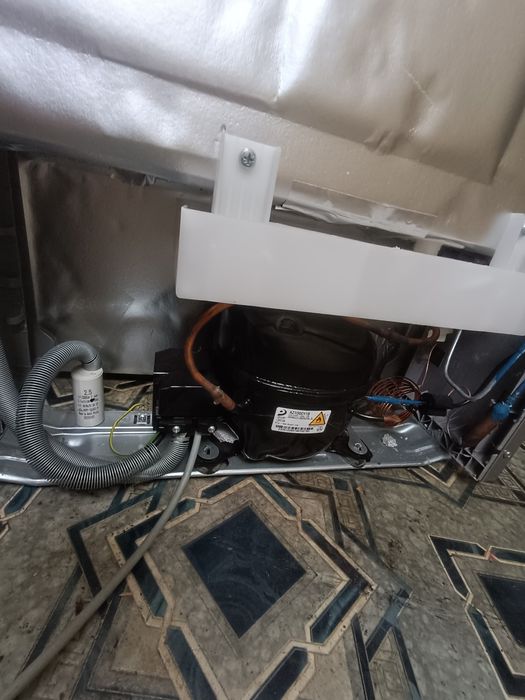 Lodówka Sharp 150 cm  wysokości