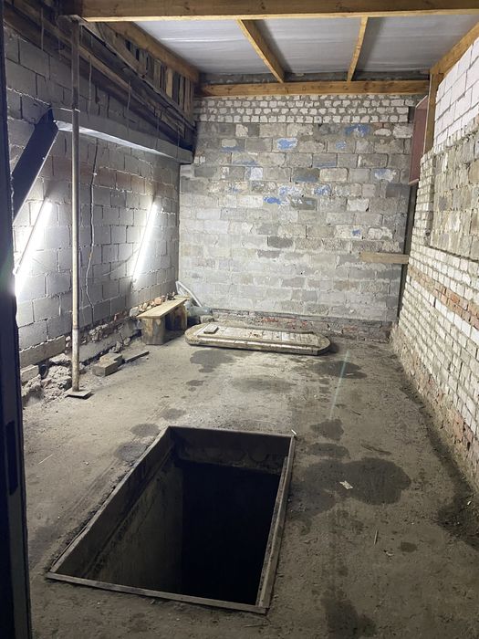 Гараж не далеко от метро холодная гора