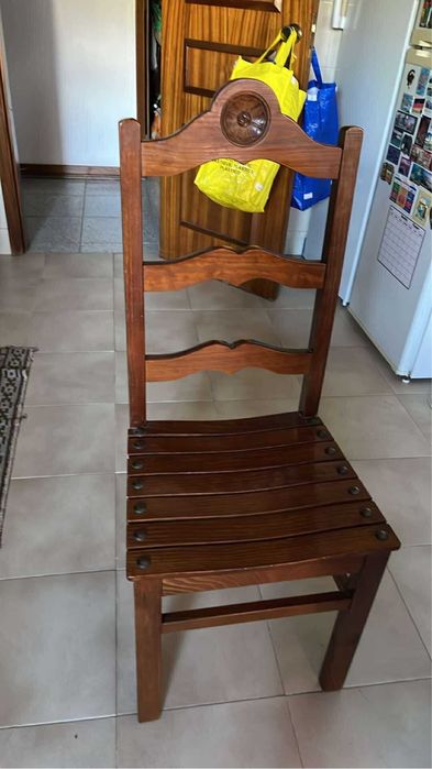 Mesa madeira com 6 cadeiras