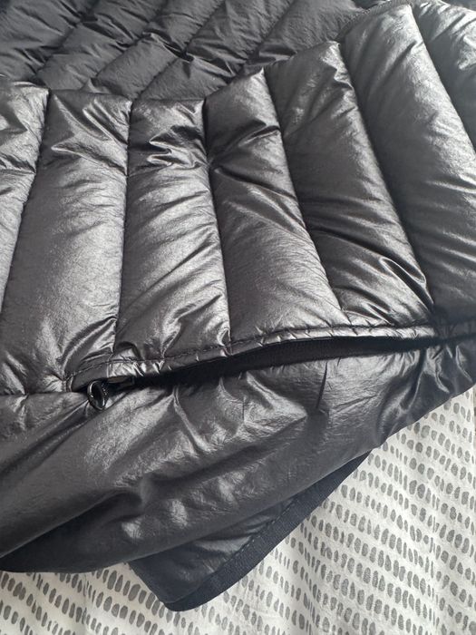 Продаю жилетку ( на пуху ) Stone Island  Оригинал