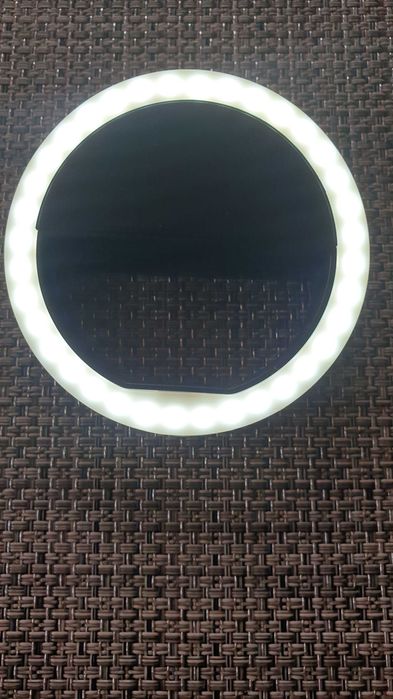 Przenośna lampka pierścieniowa LED