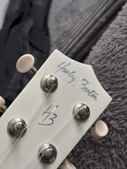 biale ukulele harley benton