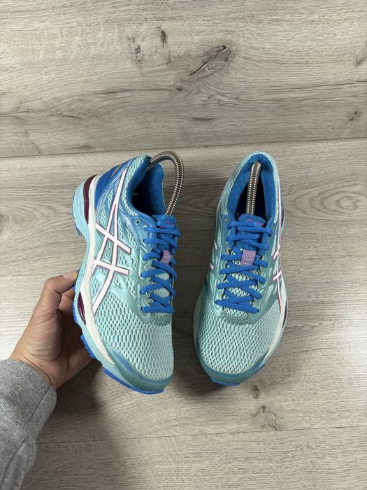 Asics жіночі кросівки 38 розмір