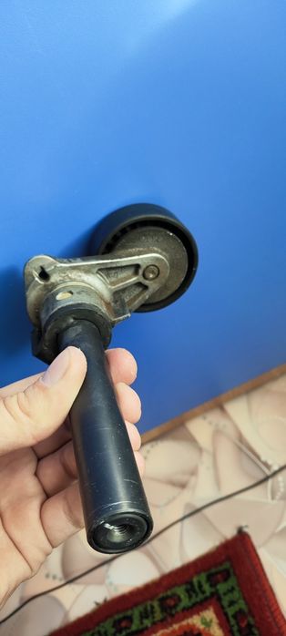 Натяжний механізм ременя генератора