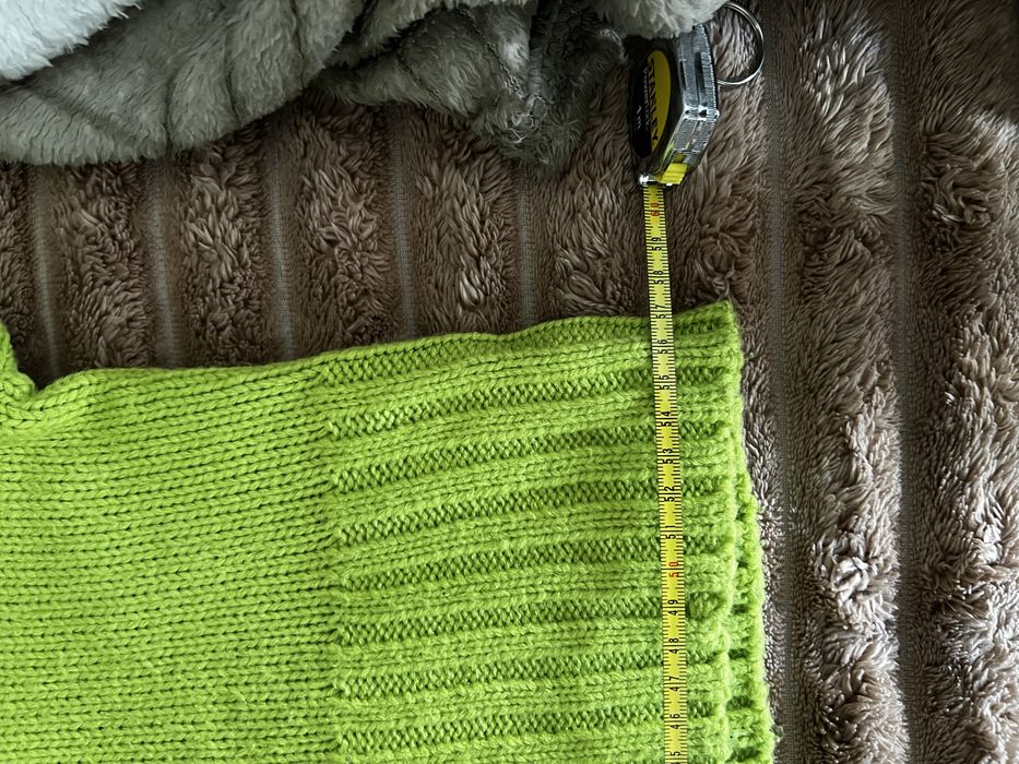 Светр укорочений