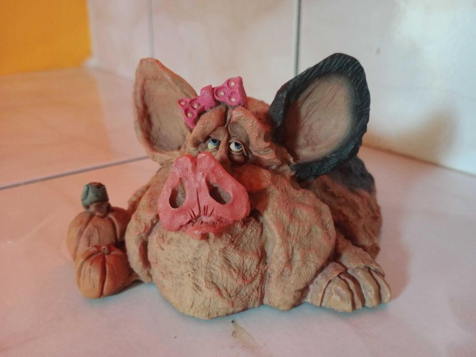 art figurka świnka