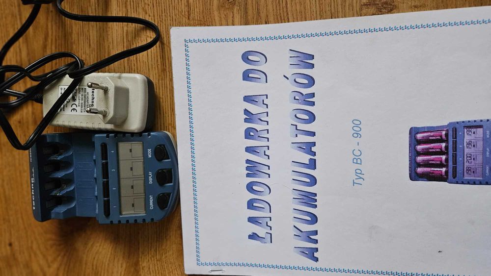 Ładowarka TechnoLine IC 8800