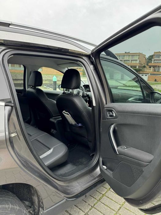 Peugeot 2008 1.6 e-HDi Active Automático