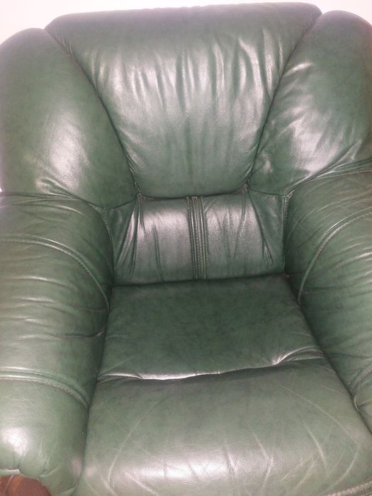 1 sofá robusto pele