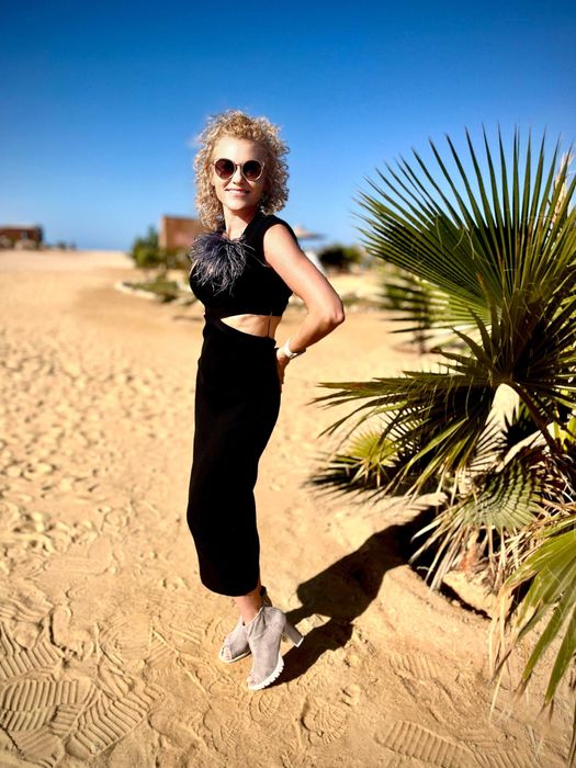 Broszka ze strusich piór ciemny szary NOWA PRezent