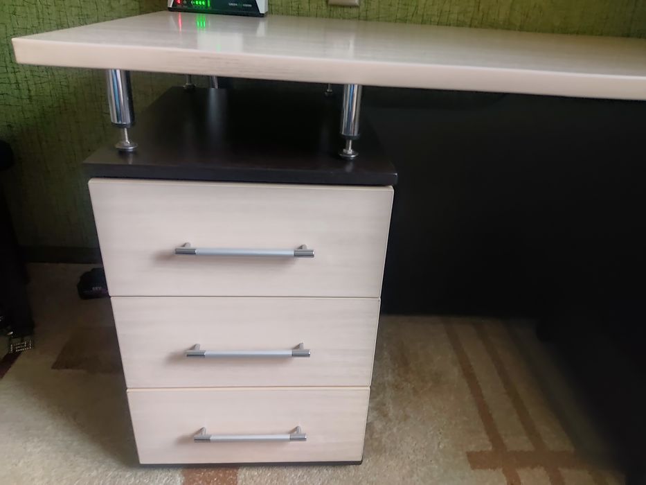 Письменный стол тележка для компьютера