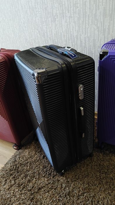 Чемодан великий 2000грн